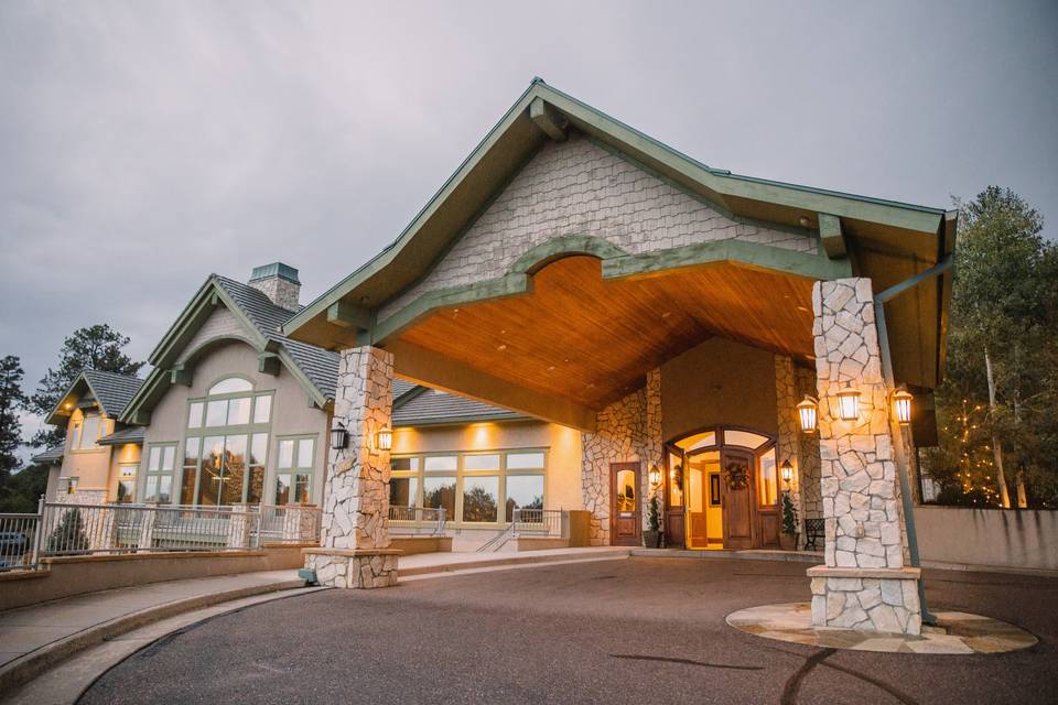 An exterior image of the Cielo at Castle Pines venue